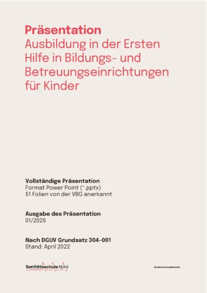 Helles, beigefarbenes Deckblatt der PowerPoint-Präsentation für die Ausbildung in der Ersten Hilfe in Bildungs- und Betreuungseinrichtungen für Kinder der Sanitätsschule Nord mit roter und schwarzer Schrift sowie Verweisen auf den DGUV Grundsatz 304-001 und die VBG-Anerkennung.